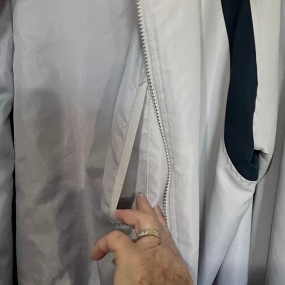 Pierre Cardin Designer Windbreaker, Men’s Large. Zip. Light grey, blue accents - Picture 4 of 9